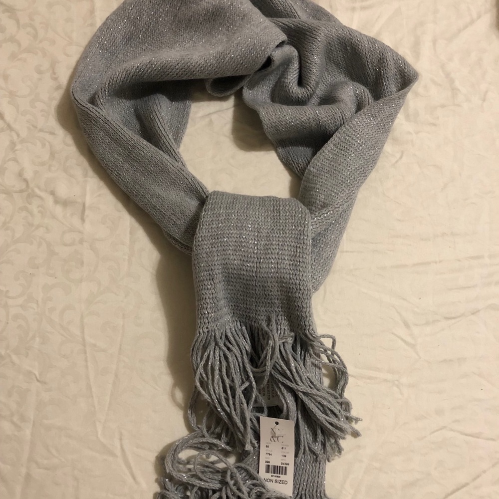 Gray shimmer scarf 🧣